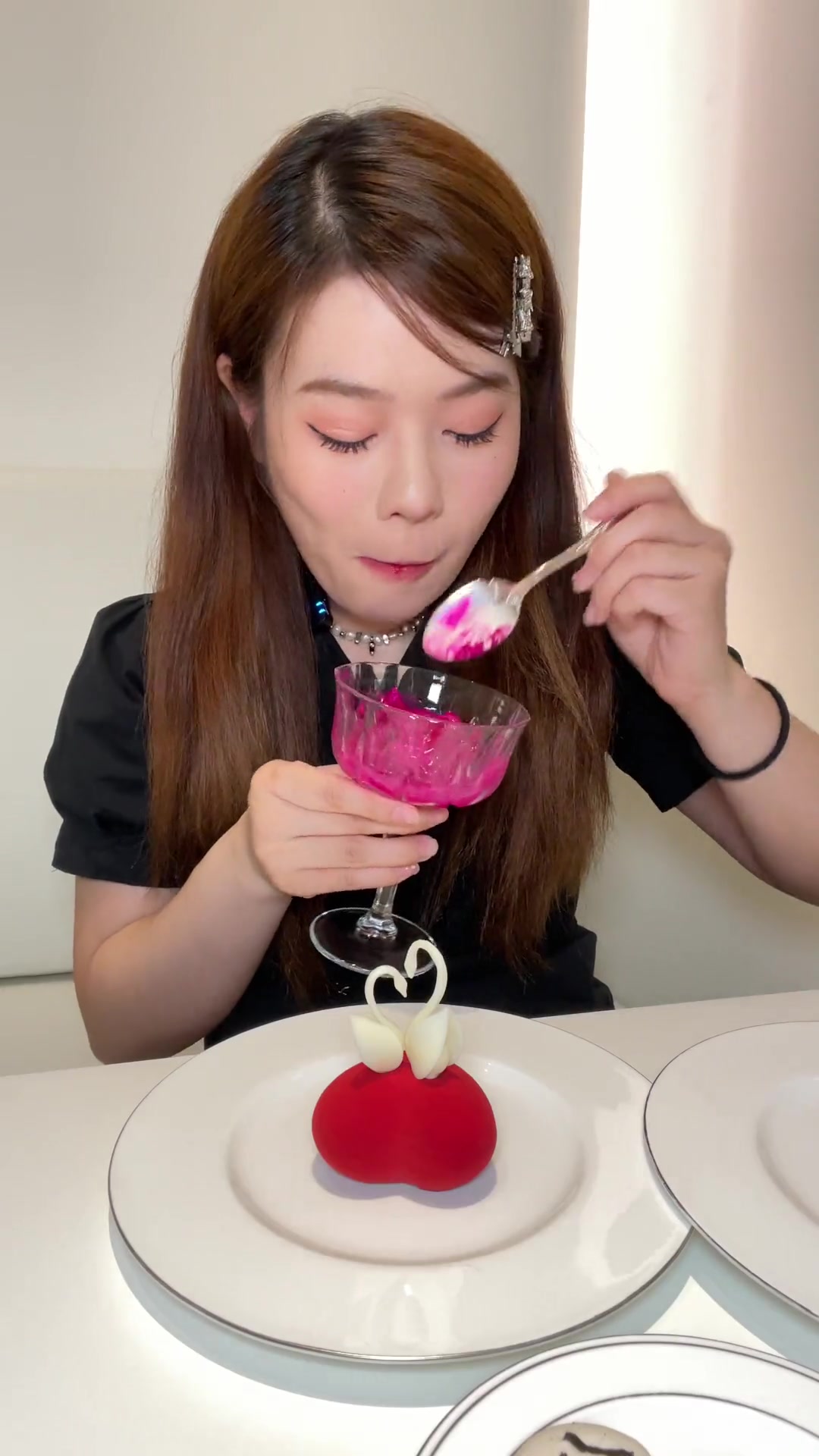 终于吃到传说中的黑天鹅蛋糕！