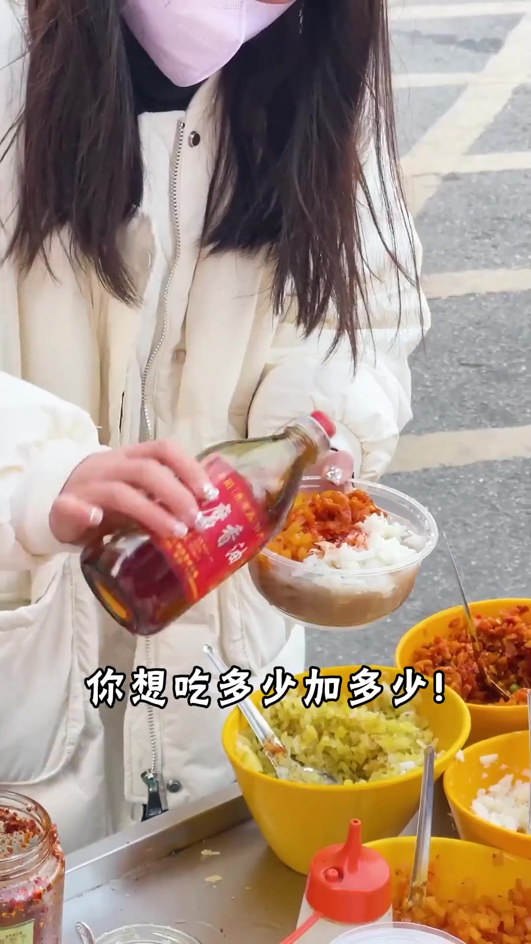 八十多岁瘦老婆卖娃娃鱼四十多年
