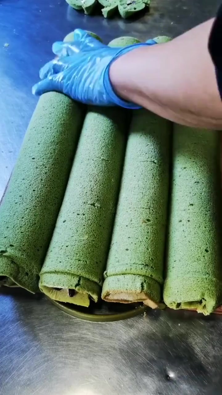 抹茶红豆蛋糕卷做法:蛋黄蛋清及夹心用料