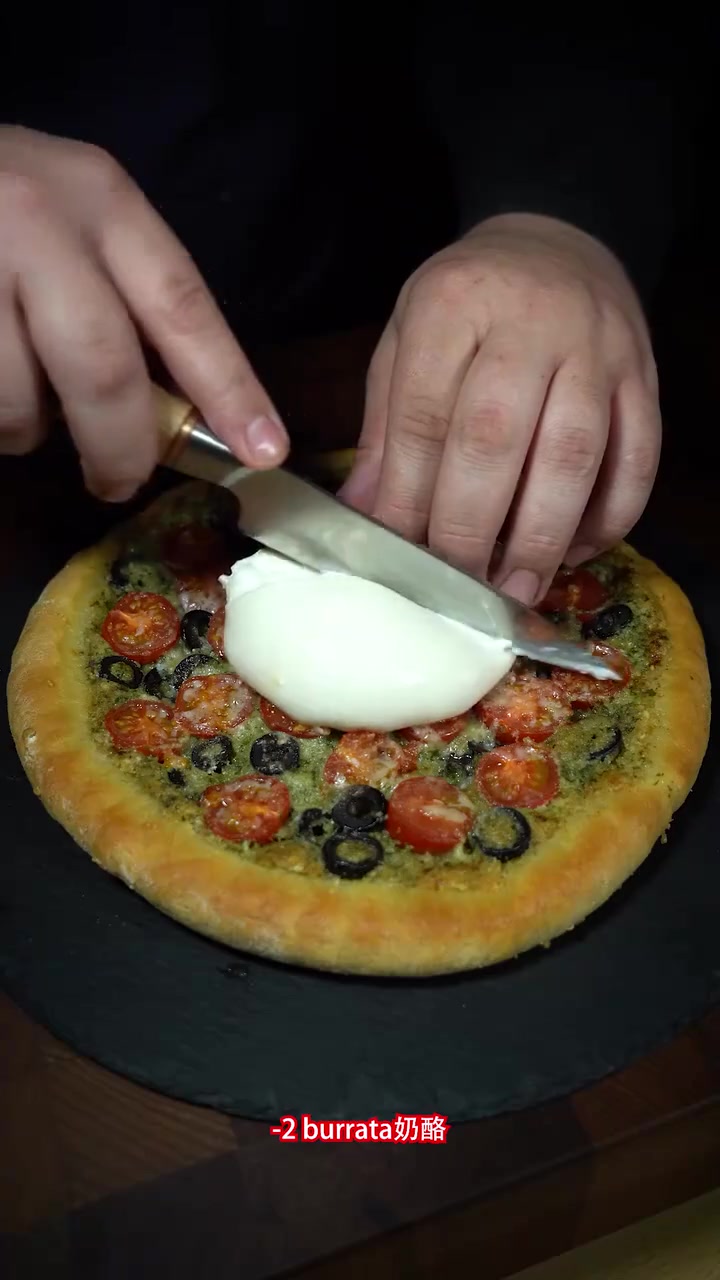 这道用香蒜酱和布拉塔奶酪制作披萨的菜谱会让意大利人疯狂!