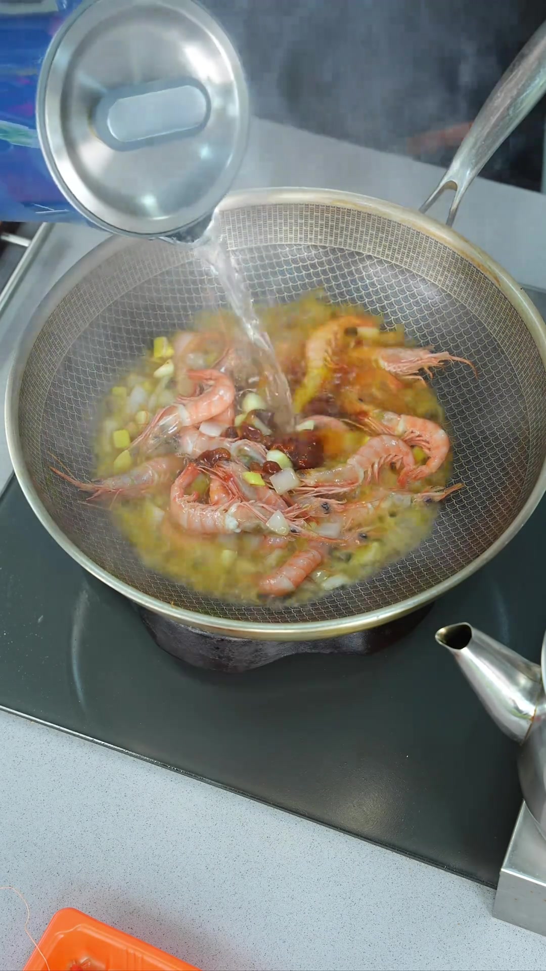 家烧红虾，鲜香下饭，满是大海的味道