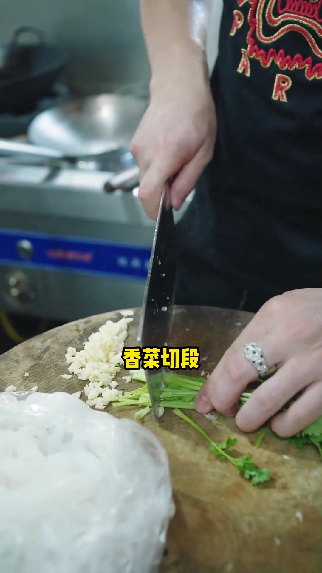 炎炎夏日吃啥最赞？凉拌凉皮简单好吃做法