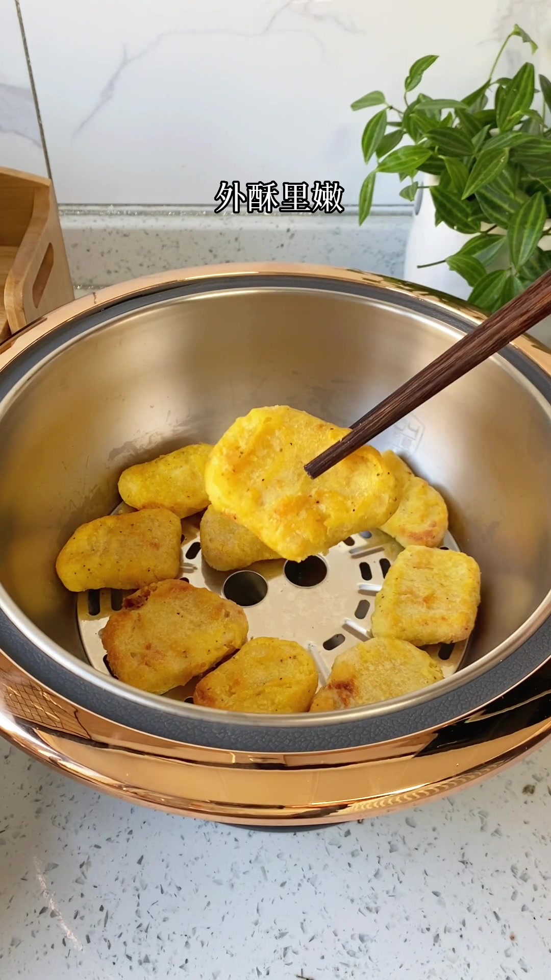 空气炸锅无油做美食,薯条鸡块鸡翅一步到位