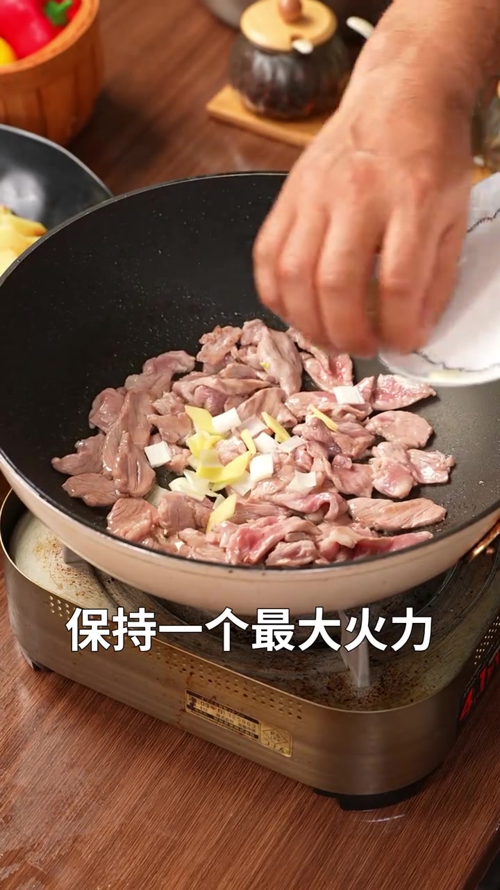 最下饭的土豆片炒肉，简单易做，跟着夏叔一起学起来！