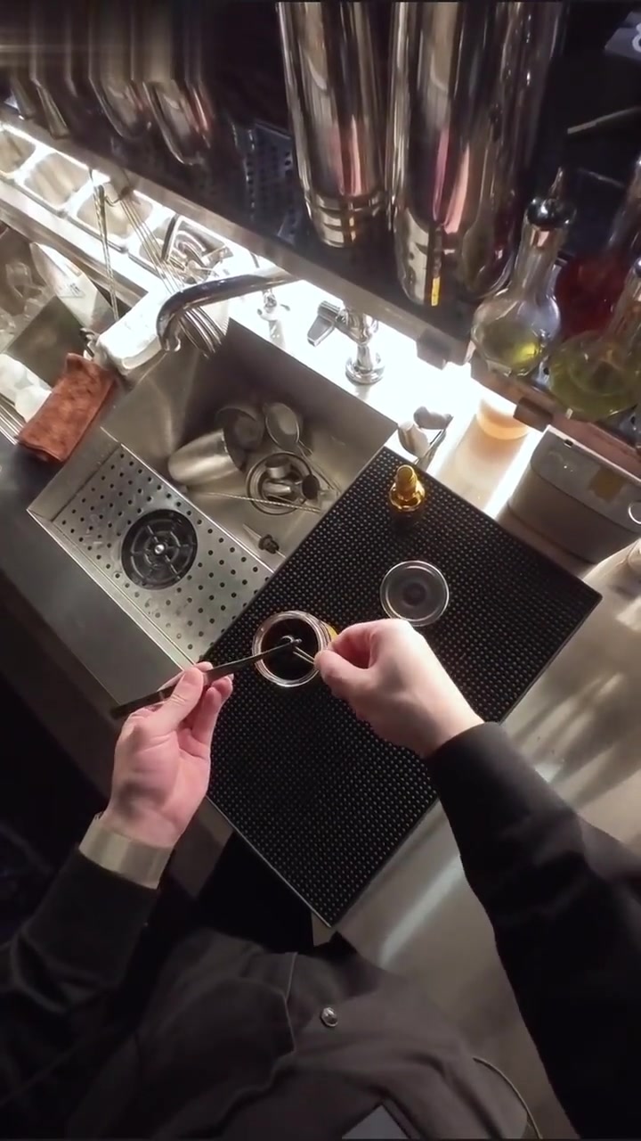 苦艾酸与苦艾酸鸡尾酒