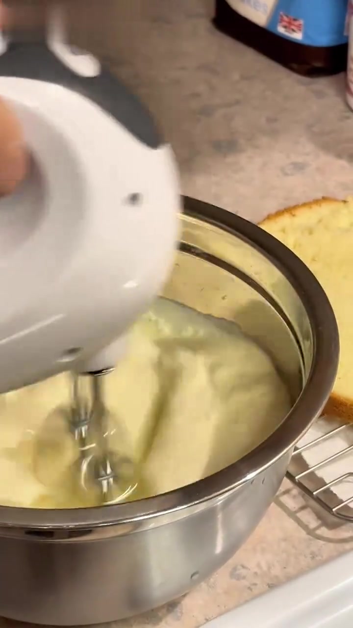 英国vlog·用深夜的一块草莓蛋糕