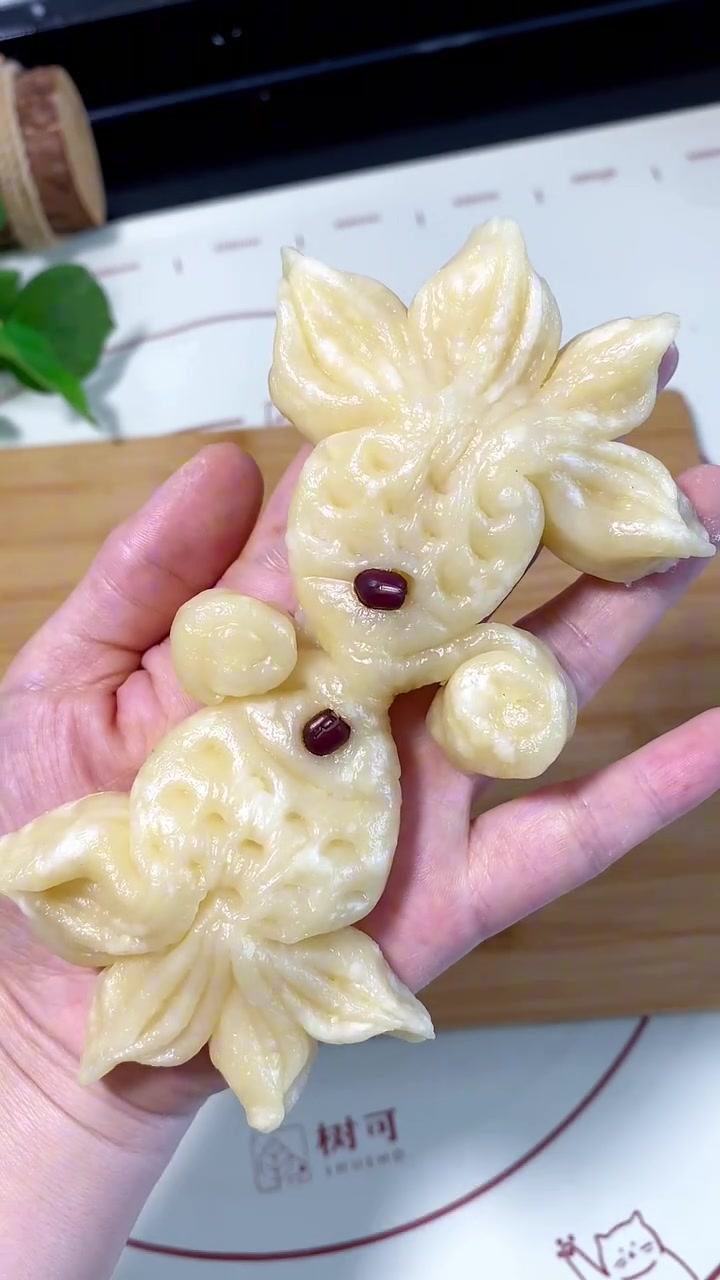 这回做的亲嘴鱼可不能说我是手残党了哦 亲嘴鱼 花样面食