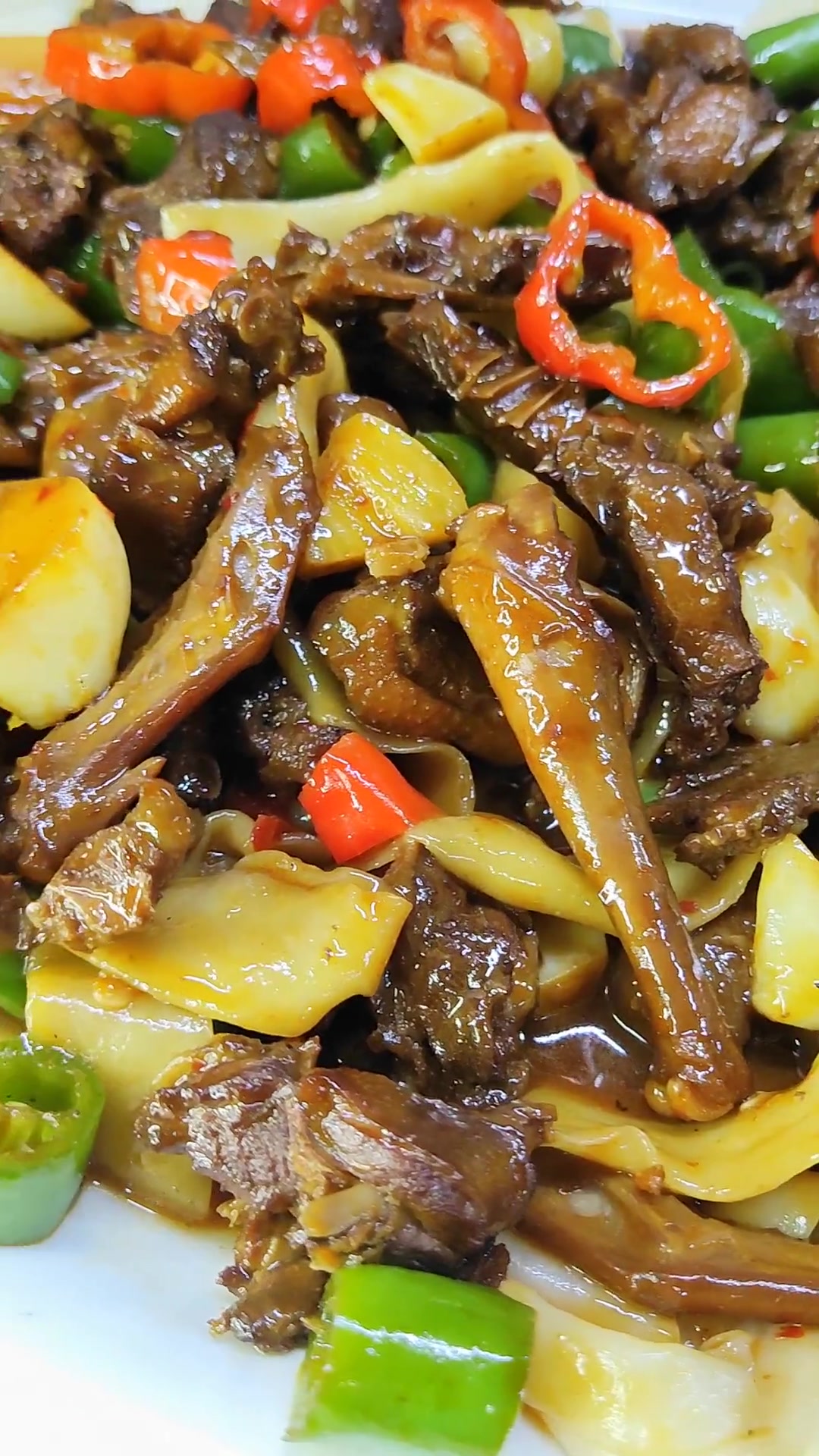 这辣子鸡配上皮带面真棒
