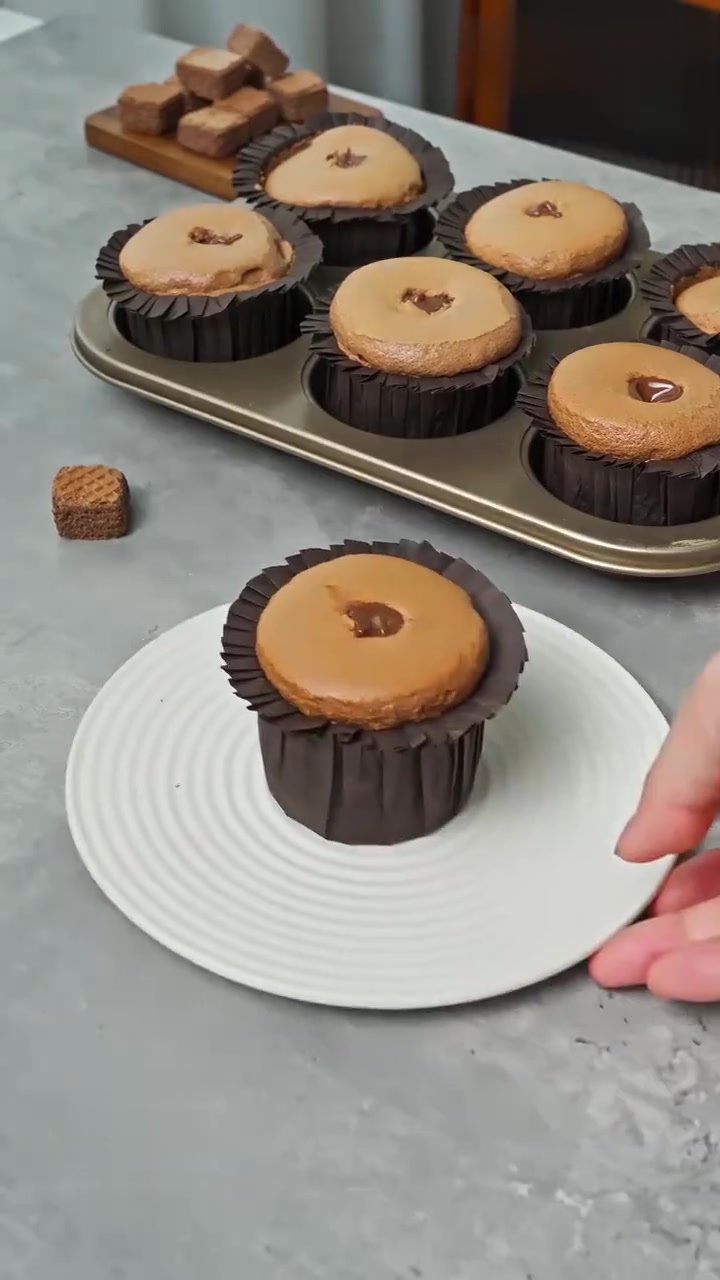 巧克力流心纸杯蛋糕简单好吃,幸福感爆棚~