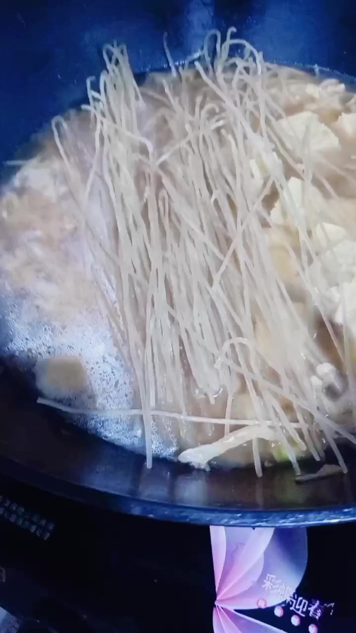 简单日子简单过,油菜少吃多吃炖菜,晚餐吃冻豆腐