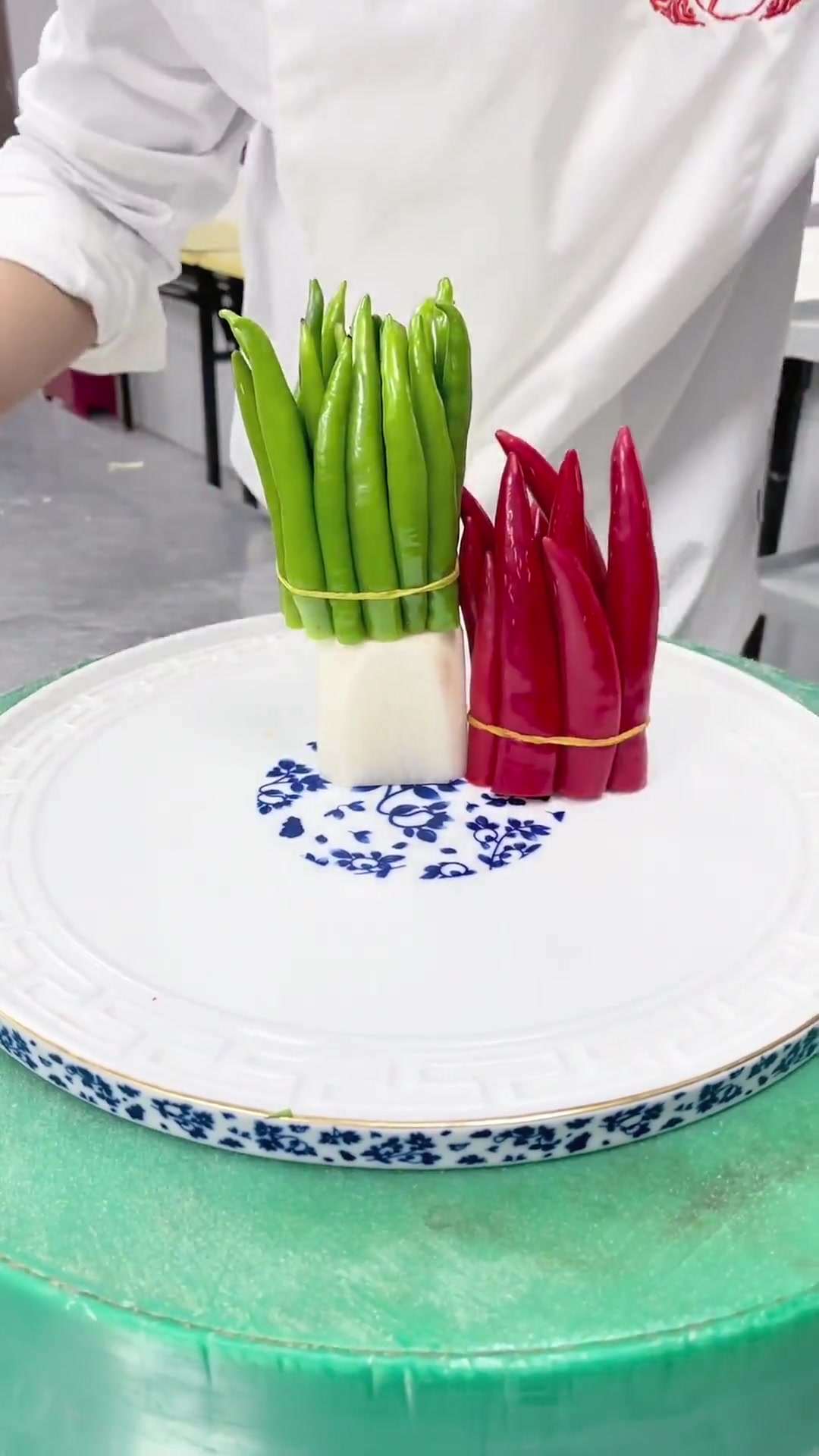 明档菜品就像人的脸!干干净净清清爽爽,比起杂乱无章歪歪扭扭看着就认人舒服!