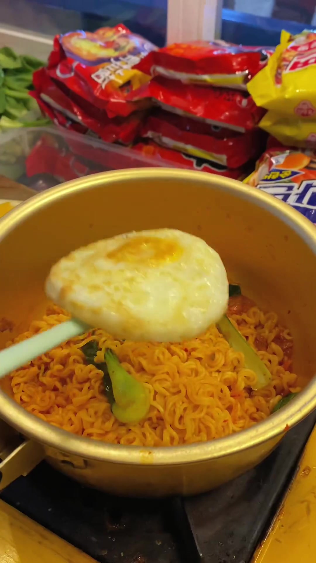 夏天没胃口就来一份炒辣白菜拌面吧,酸辣酸辣,爱了爱了