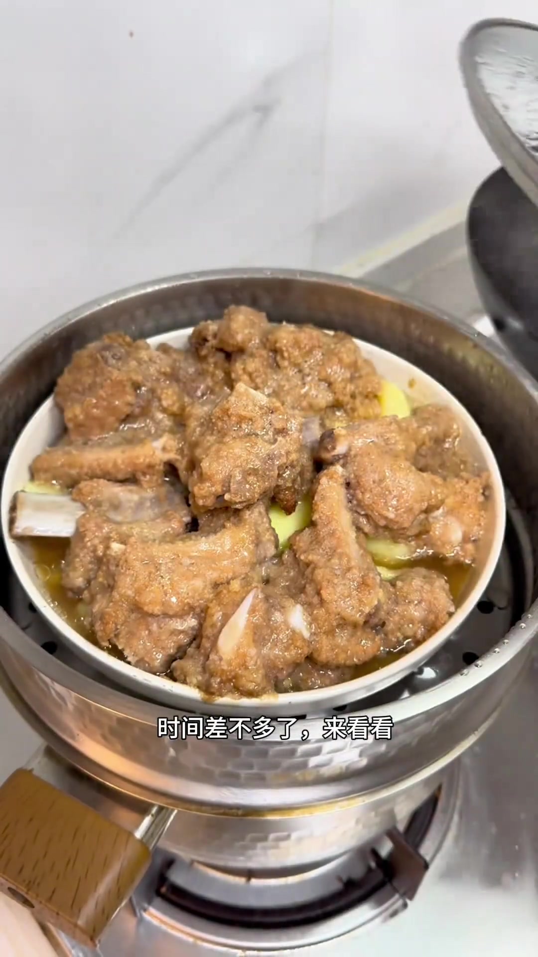 今天这蒸排骨超好吃,做法超简单,有手就行