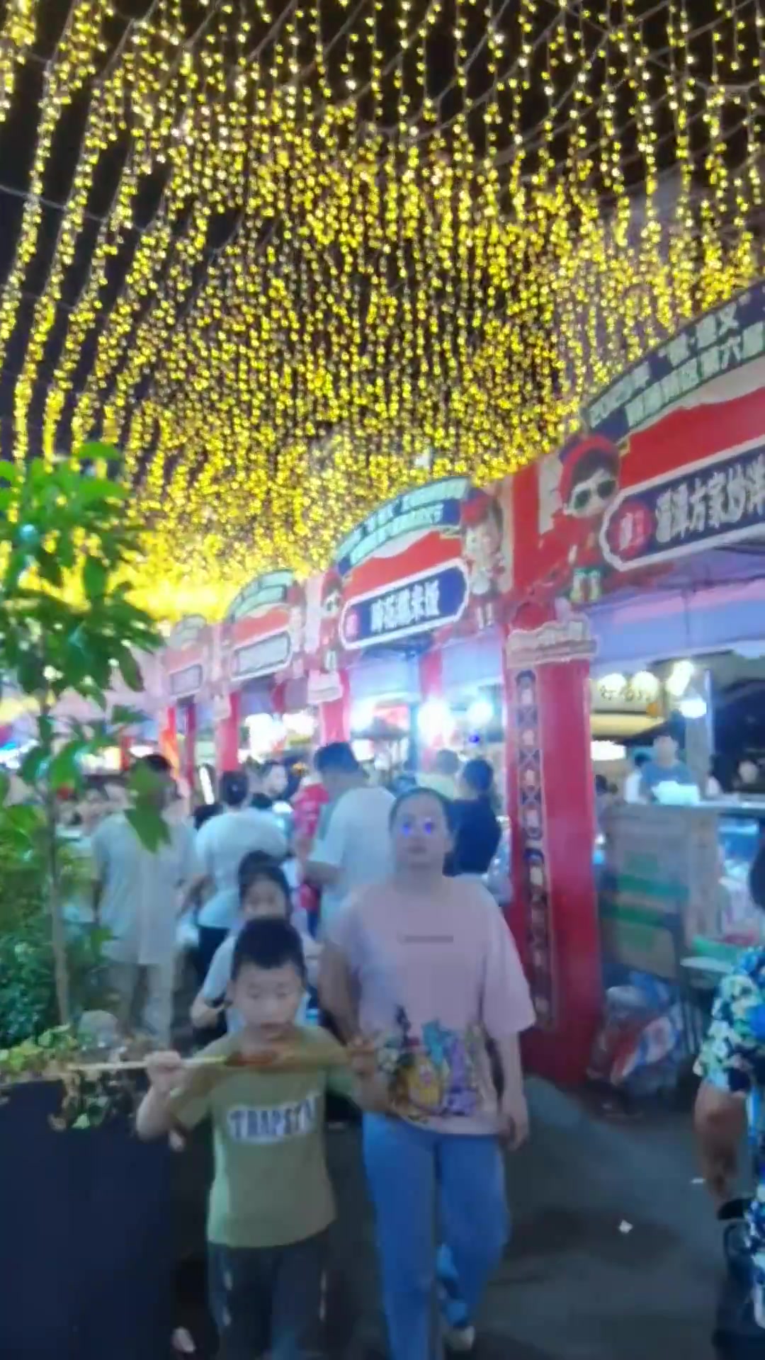 “走着走着人生总有太多来不及,一眨眼就是一天一回头就是一年,一转身就是一辈子;那些曾经的日