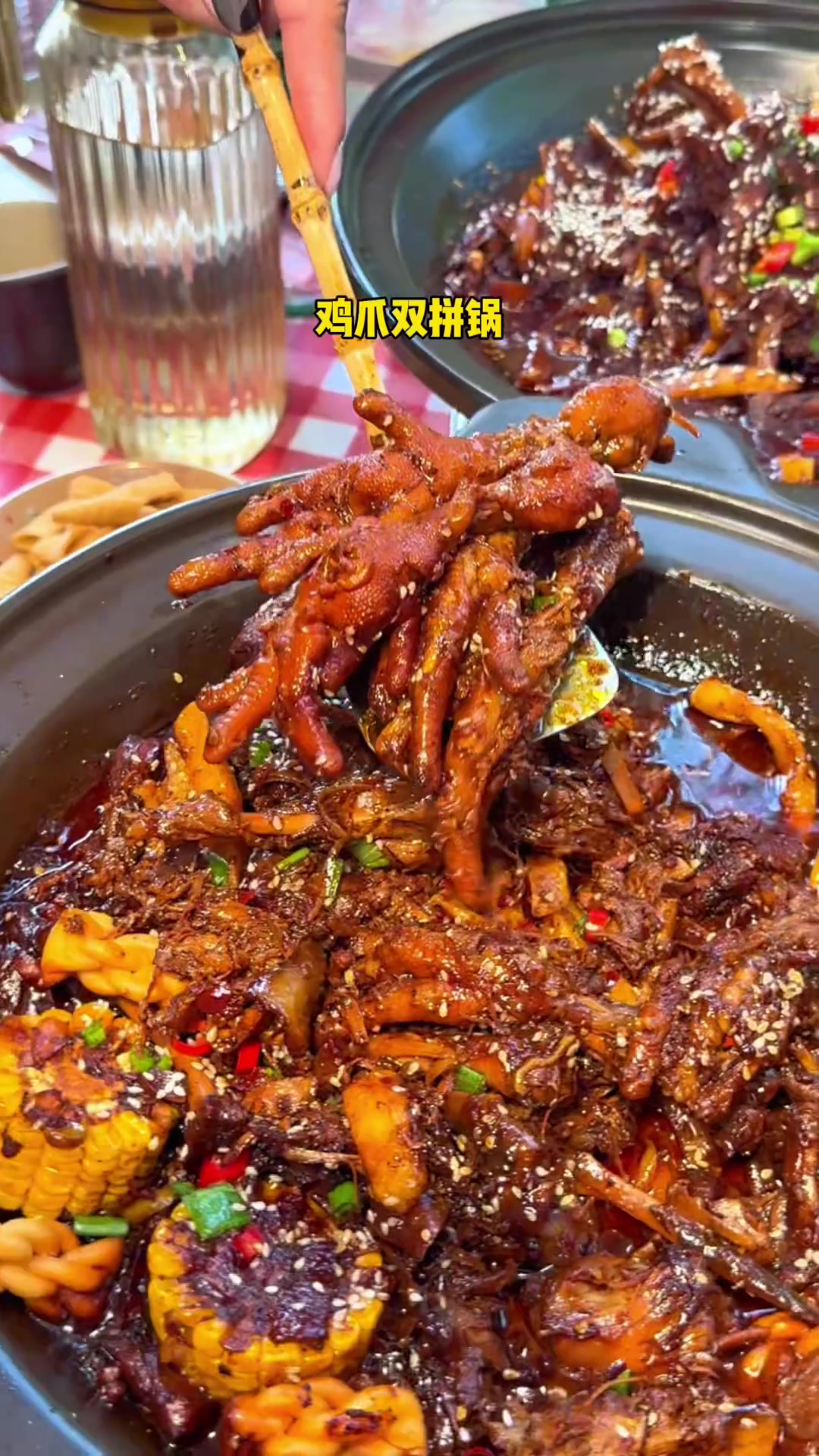 糯叽叽的黑鸭鸡爪双拼煲，我是真拒绝不了