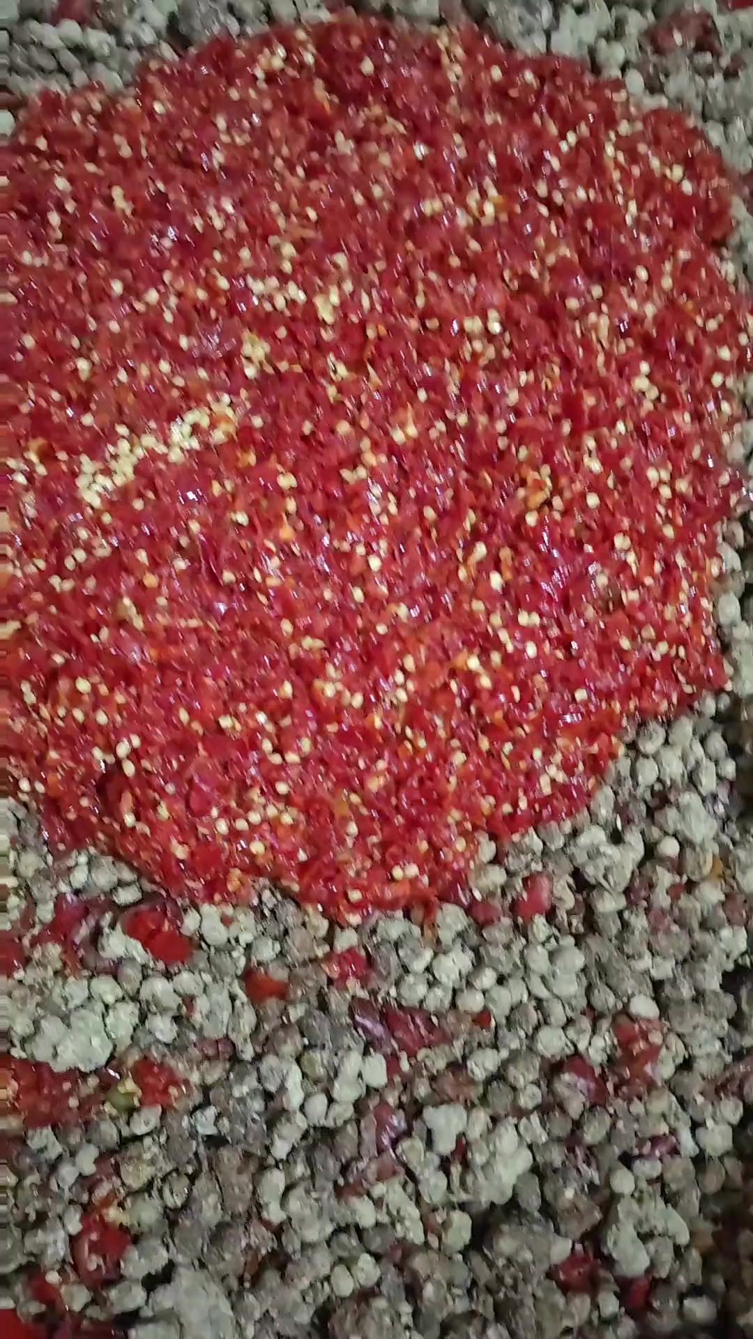 我买的黄豆酱又辣又好吃,不酸,很放心