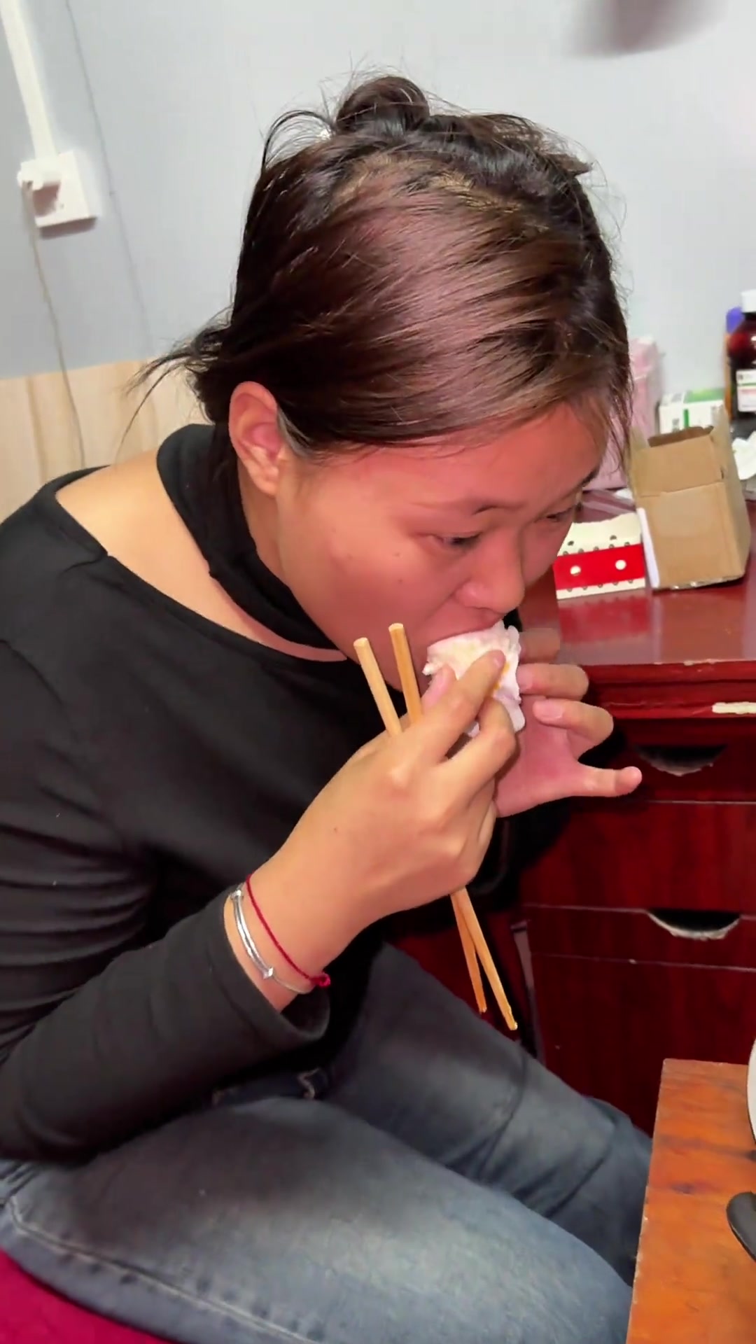 下班回到家就能吃到热腾腾的饭，再夹个咸鸭蛋，能吃两三个馒头