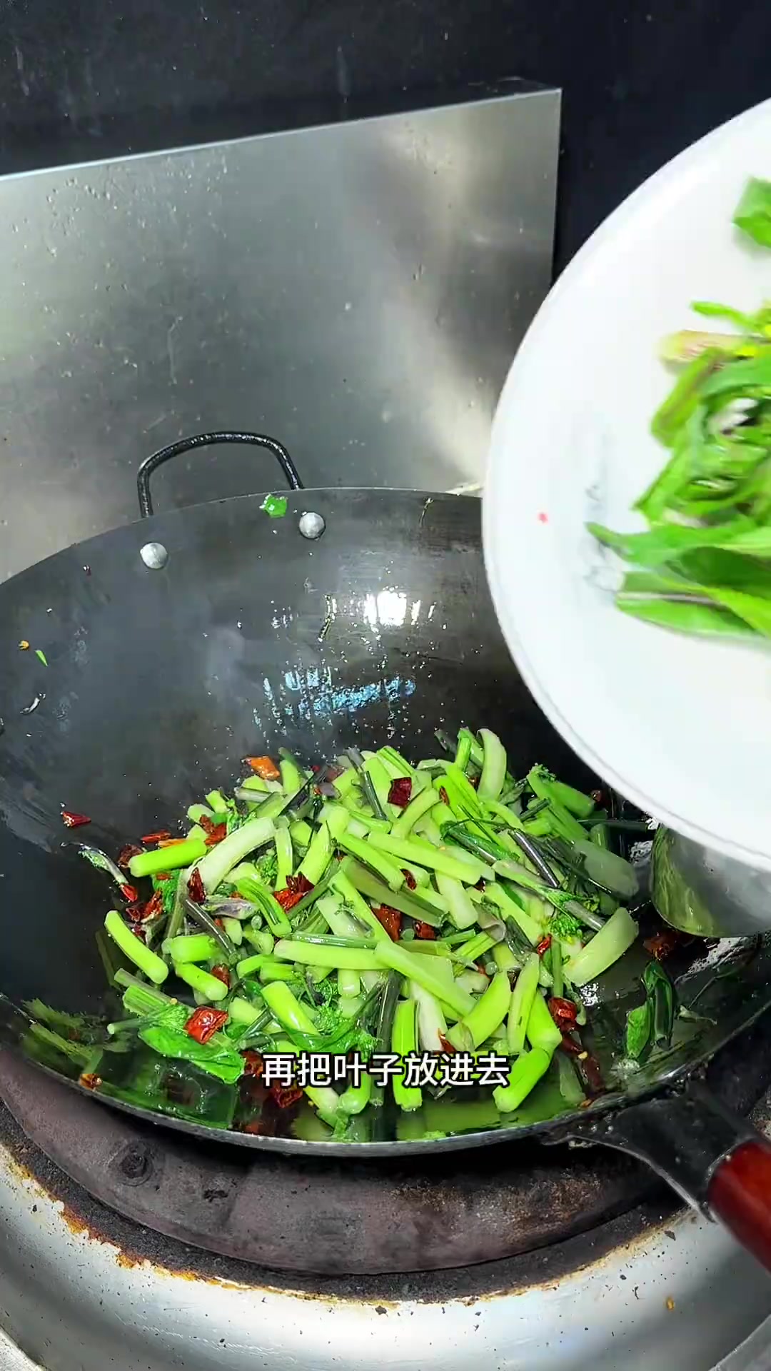 红菜苔季节，除炒腊肉，还能这样简单炒