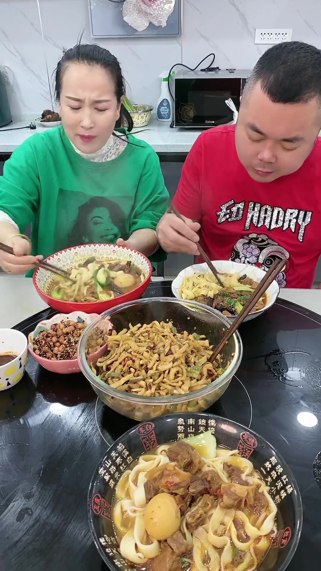 牛肉超多还加汤面条，这餐吃得真带劲！