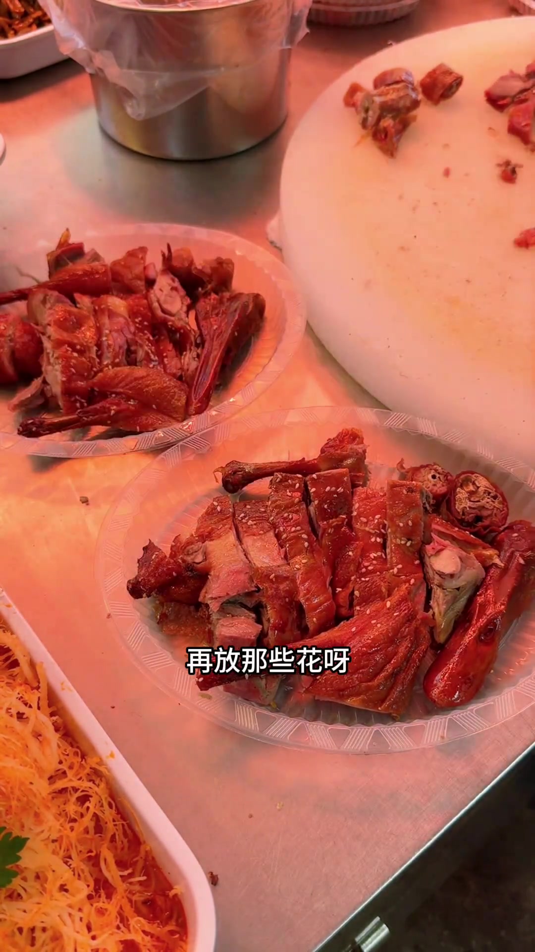帮婆婆送酒席烤鸭到村里,顺便吃席后回家