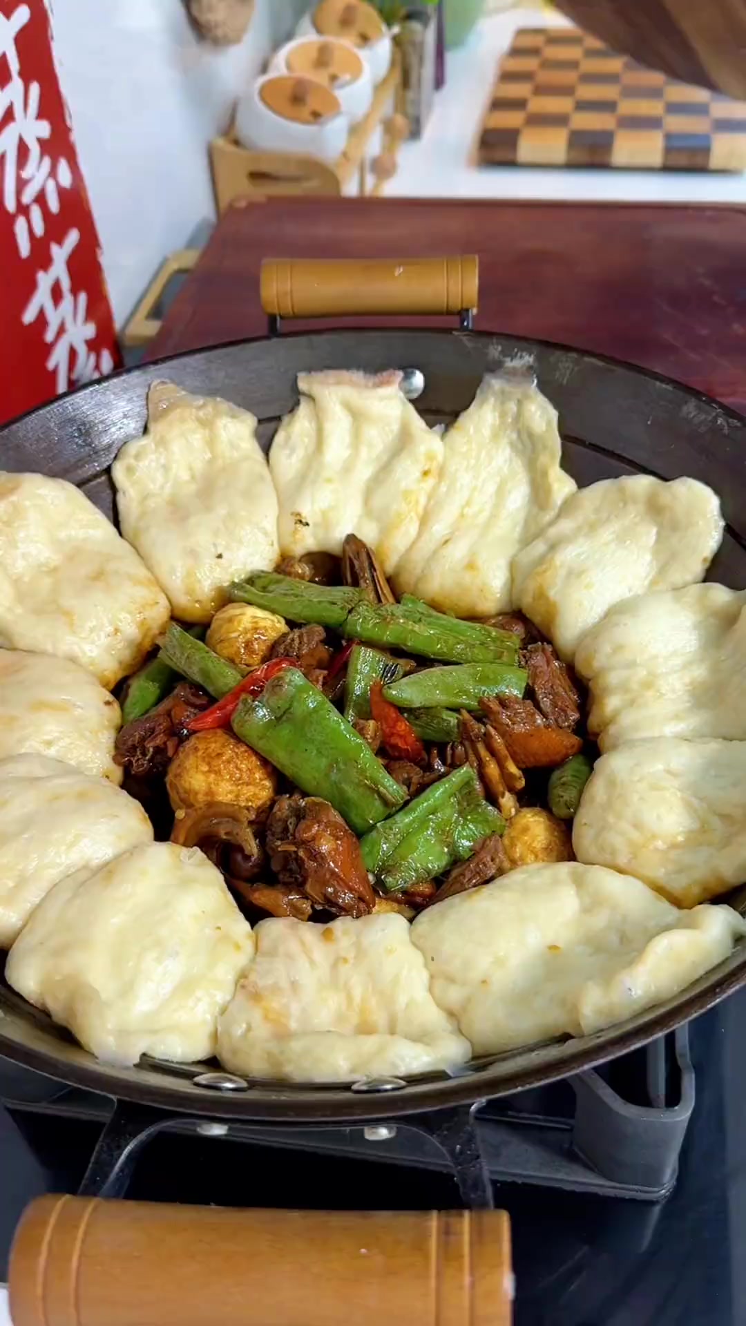啤酒鸭新做法，饭菜一锅出，简便又轻松