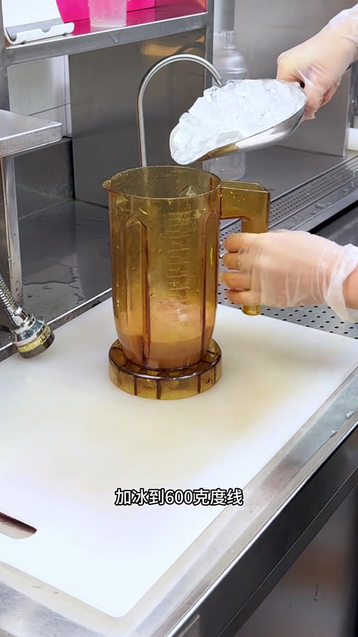 葡萄汁与鲜奶交融成清爽不腻的葡萄奶昔