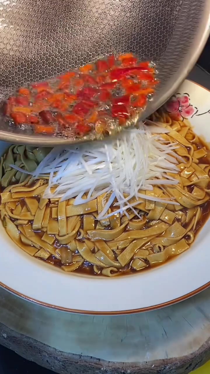 东北饭店必点葱油豆腐丝,做法超简单快收藏!