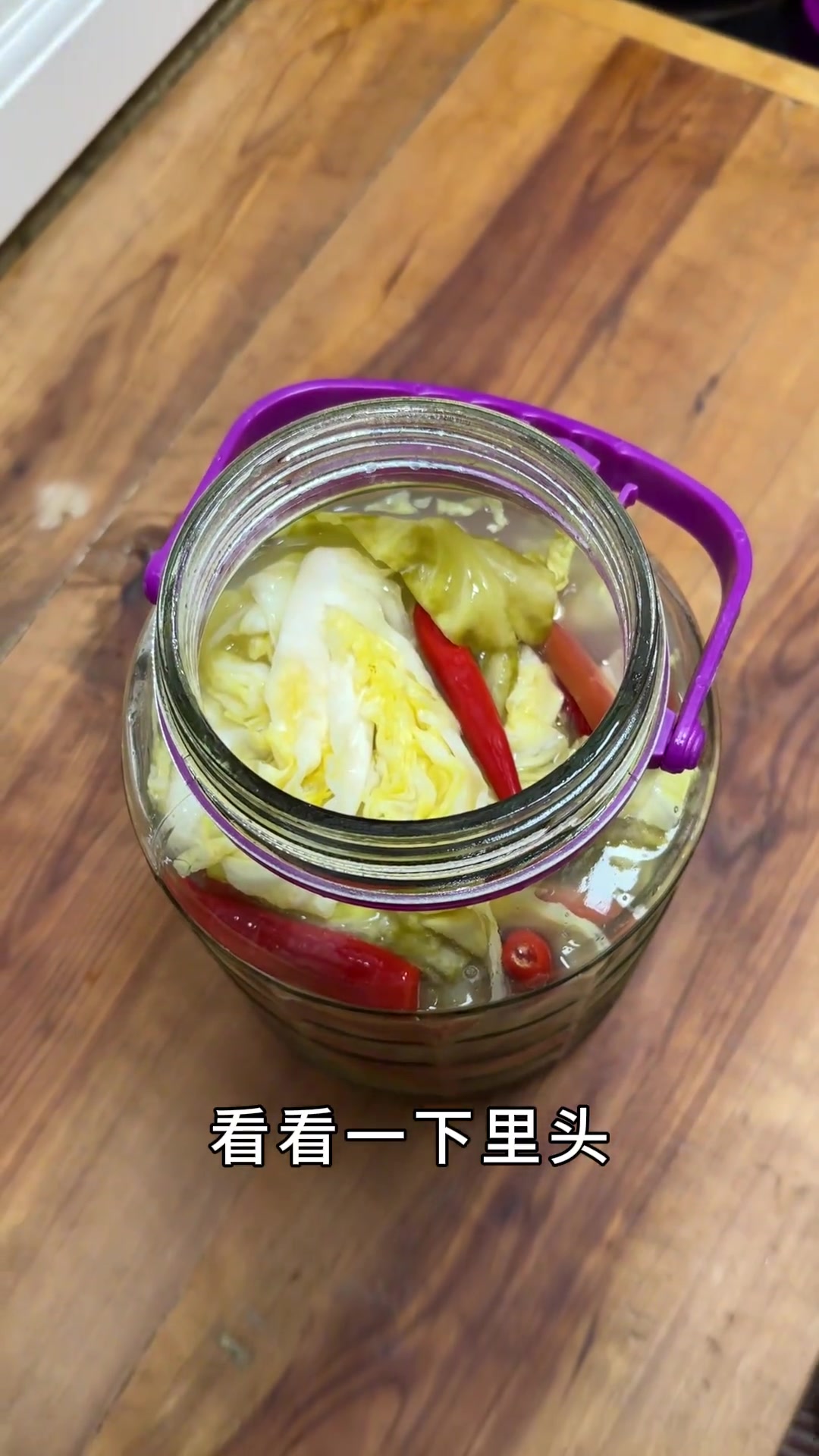 这样泡莲花白,汤汁清亮不白花,脆爽下饭