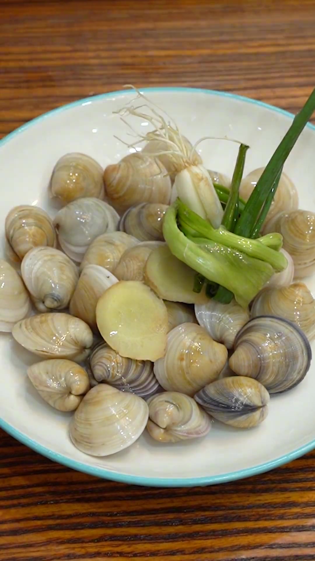 在家隔离时，做道蛤蜊炖蛋