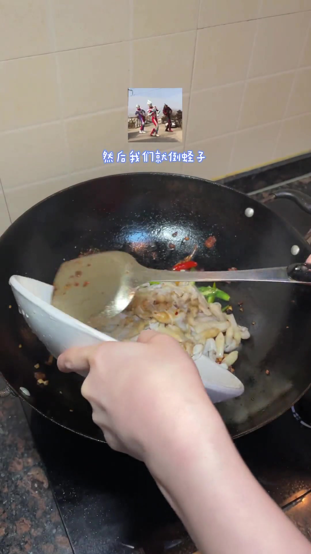 食堂海鲜集合：小鲍鱼、生蚝、泡椒蛏子、葱姜蟹、芥末大虾，喝啥？