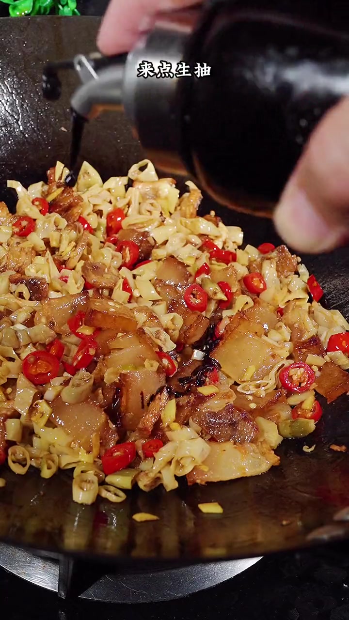 白辣椒炒腊肉、五花肉、牛肉,香香辣辣超开胃
