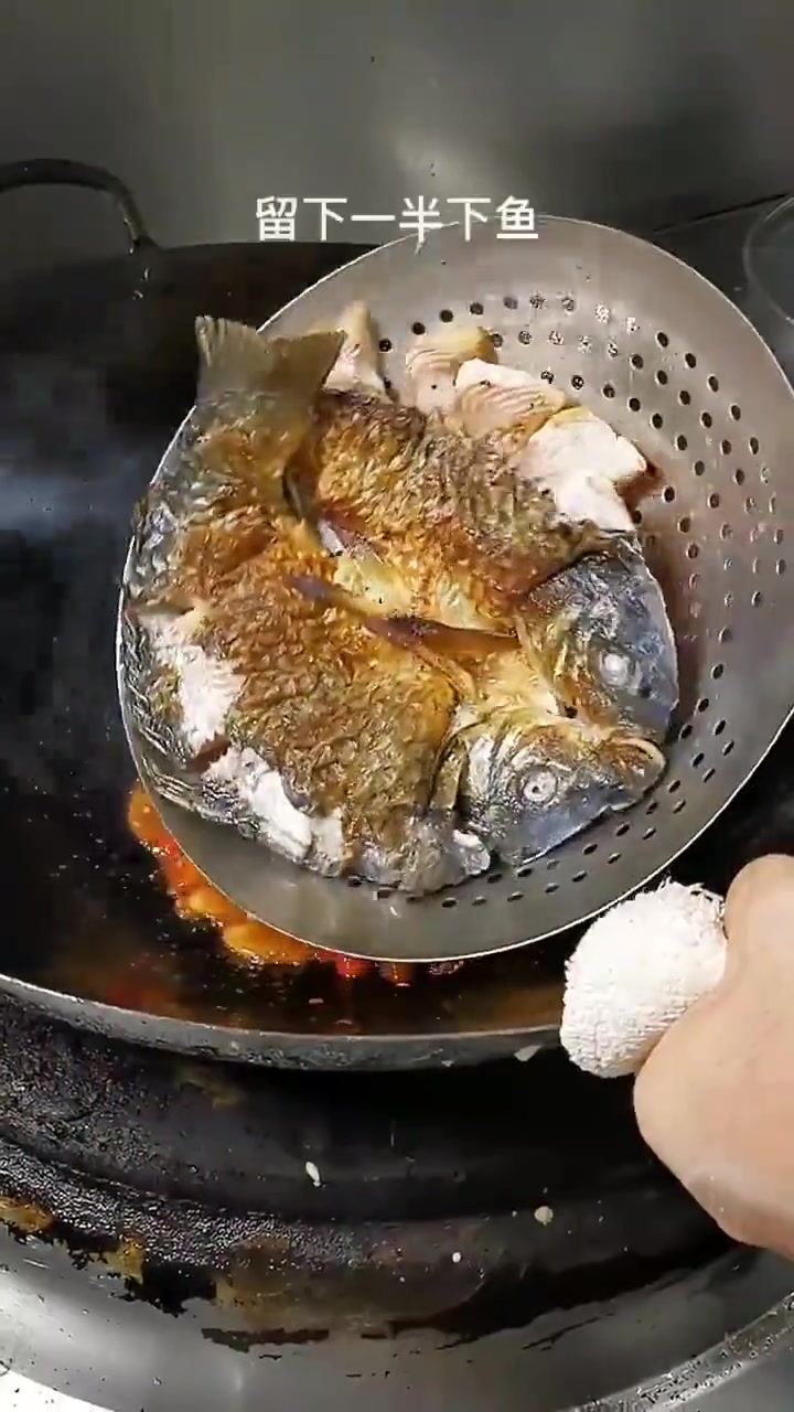 广西名菜啤酒鱼，桂林旅游必点，鱼肉细腻下饭