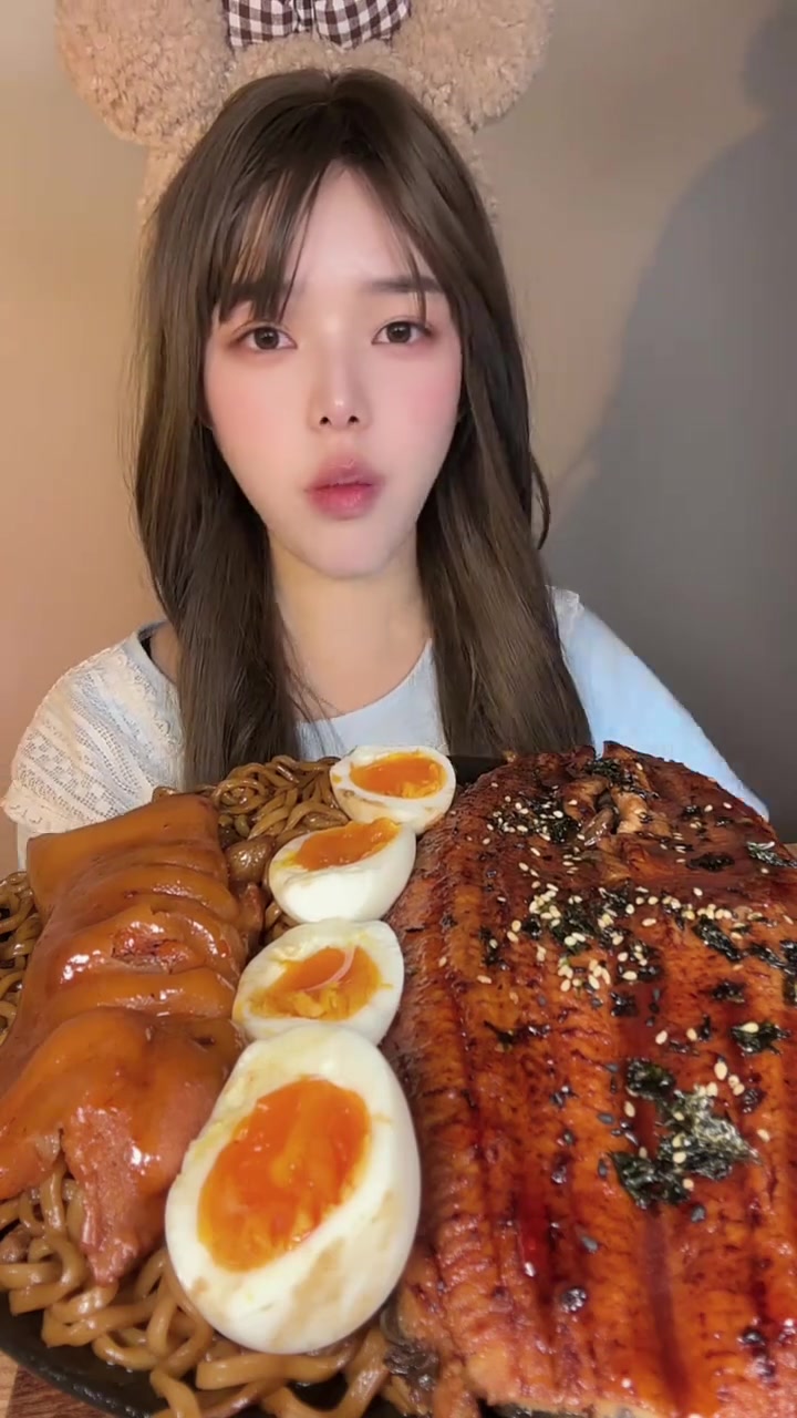 今天吃鳗鱼配火鸡面