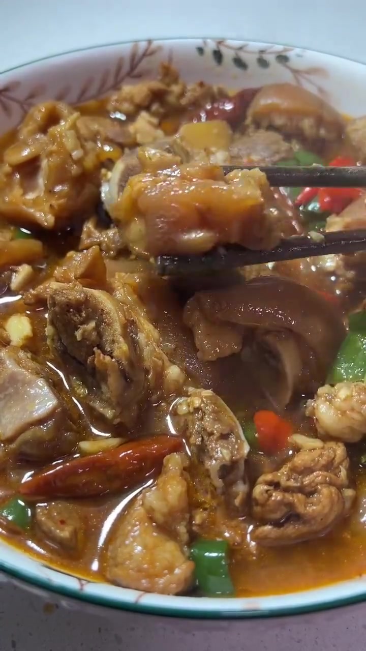 电饭煲啤酒炖猪蹄,简单又美味