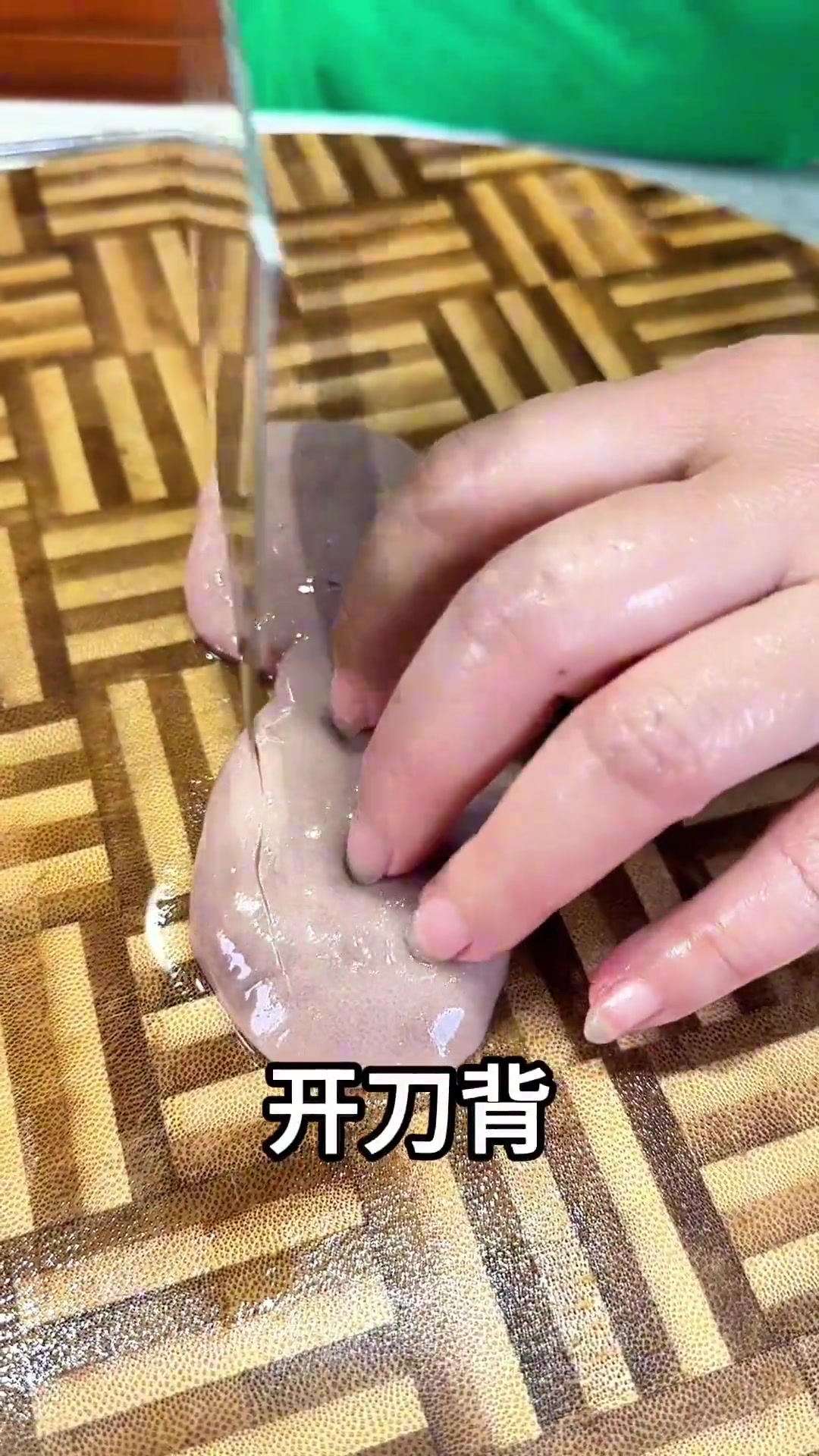 药膳鸡脚猪腰汤，男女都适合喝一喝