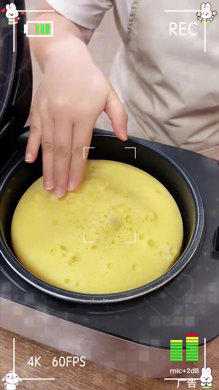 Y孩子想吃纸杯蛋糕,不用再出去买了,10秒钟教会你,在家做简单方便又好吃