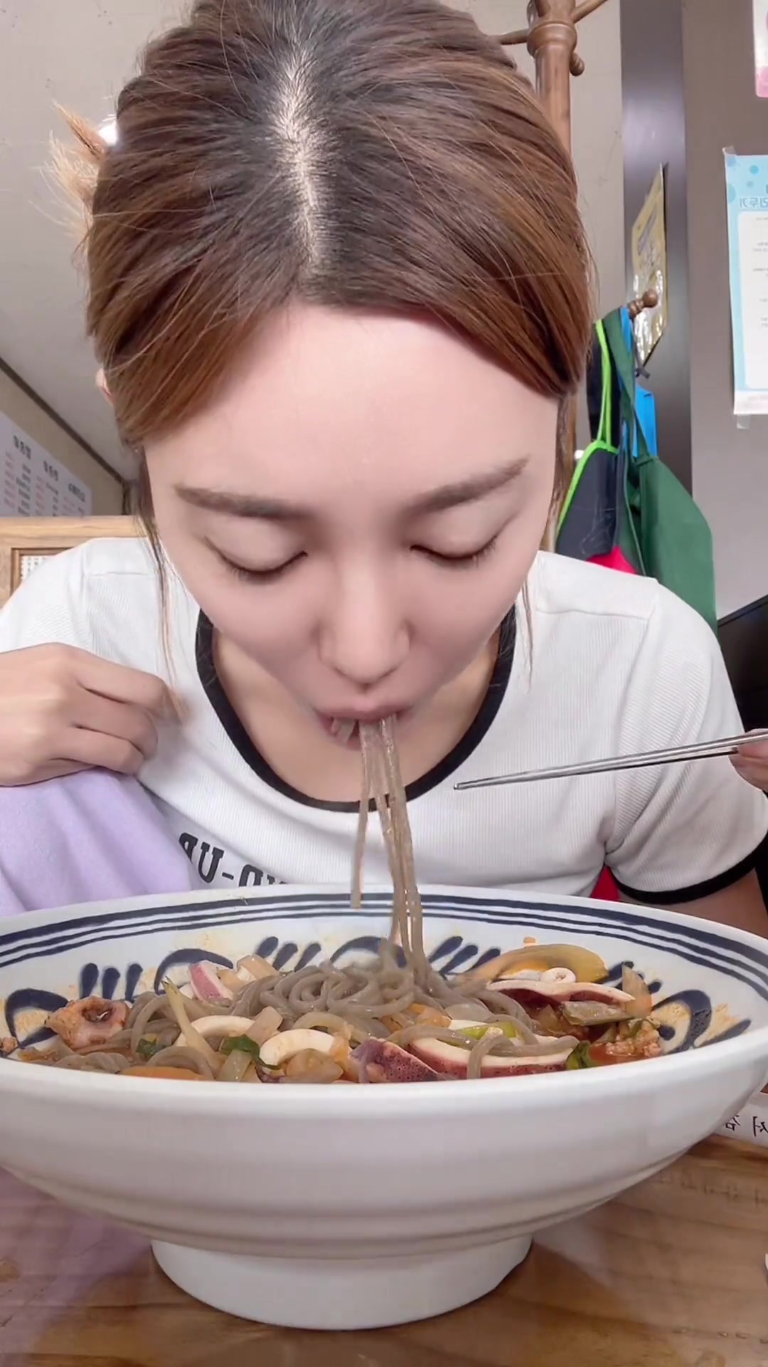 吃中华料理海鲜面这口味绝了！