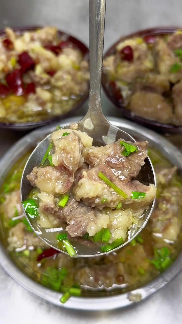 清真特色菜碗蒸牛肉，口味软烂入味汤鲜味美，营养又丰富！