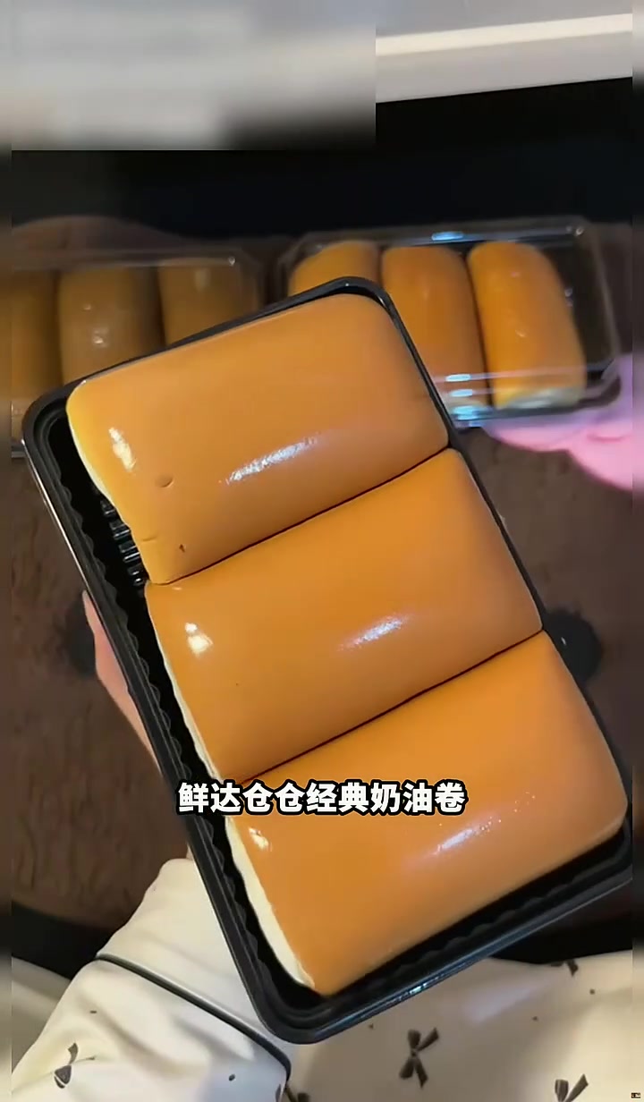 蛋糕卷层次超清晰！每卷压纹均匀，蛋糕和奶油层层分明，看着就有食欲