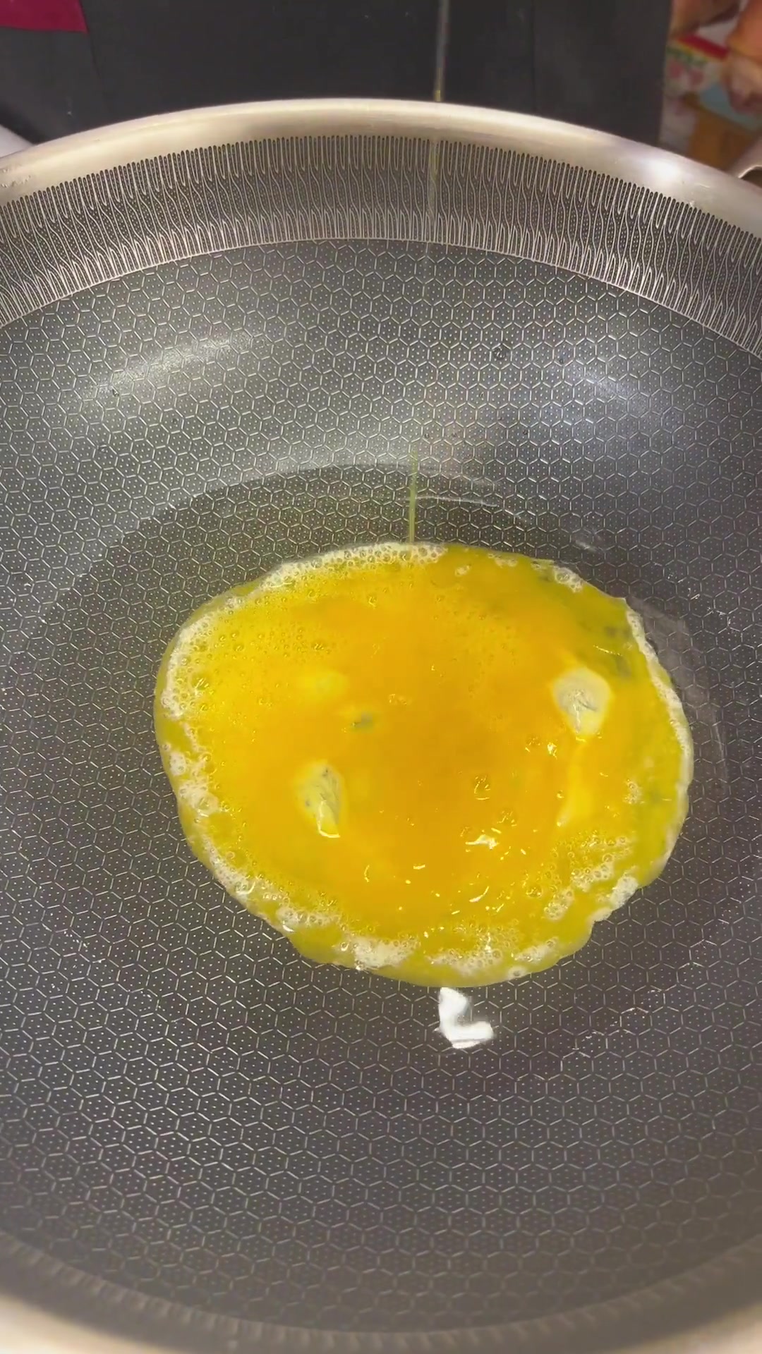 来做一个香肠蛋炒饭