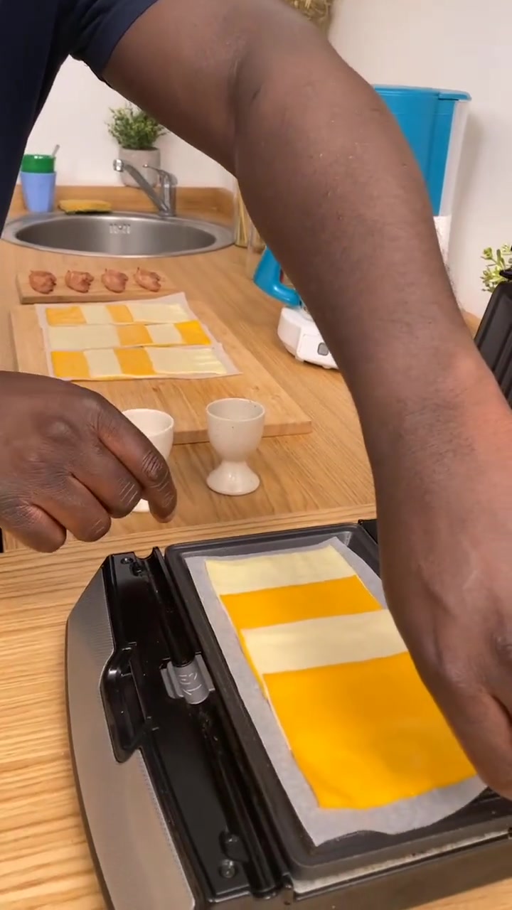 吐司改良版烤鸡腿堡！不仅有整只腿还有小半只鸡！绝了