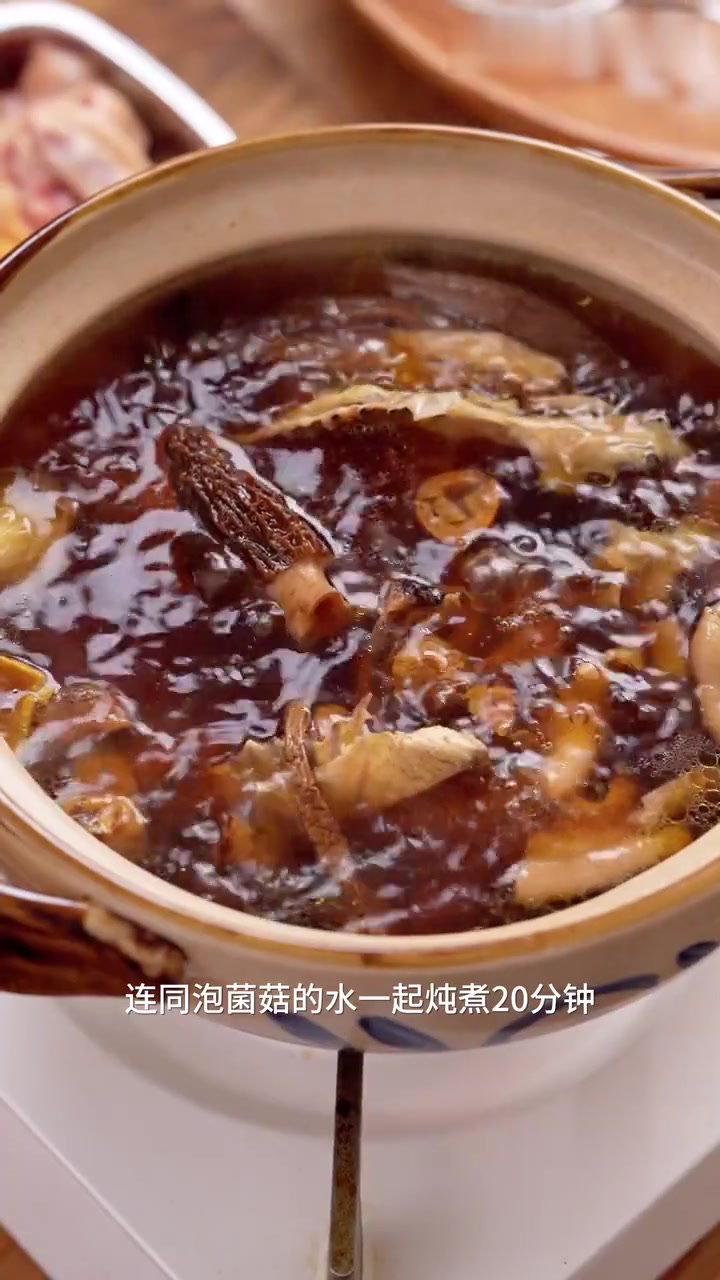 鲜掉眉毛！让人吃不够的鸡肉菌汤火锅