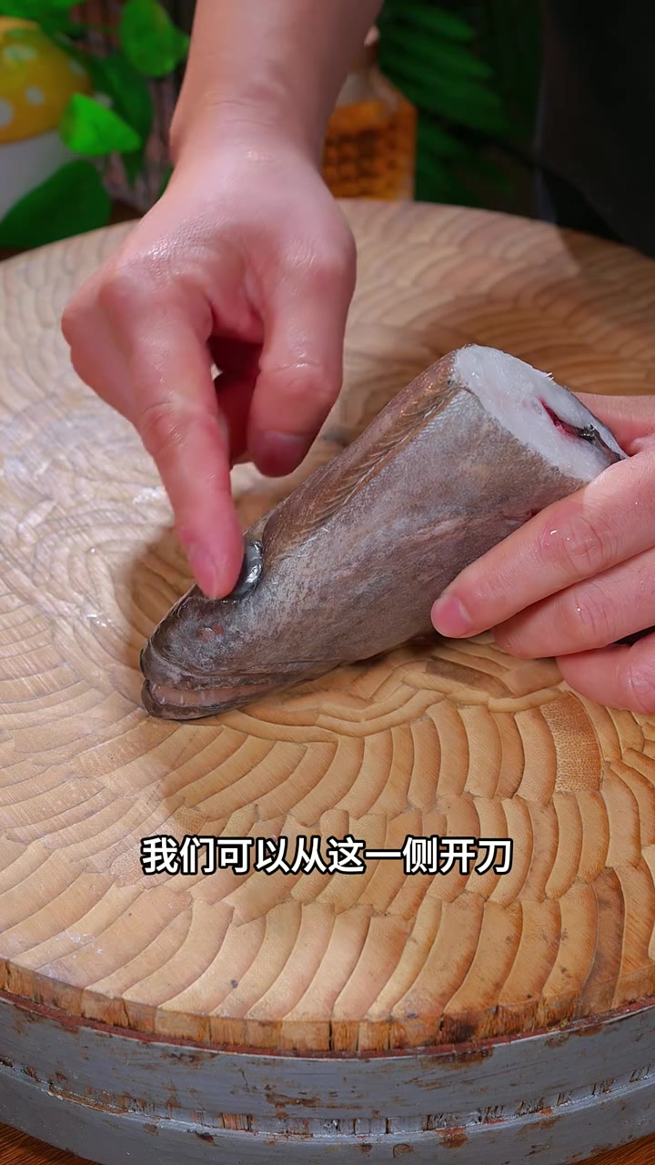 本地爱吃的砂锅焗鸦片鱼头，酱香鲜嫩入味