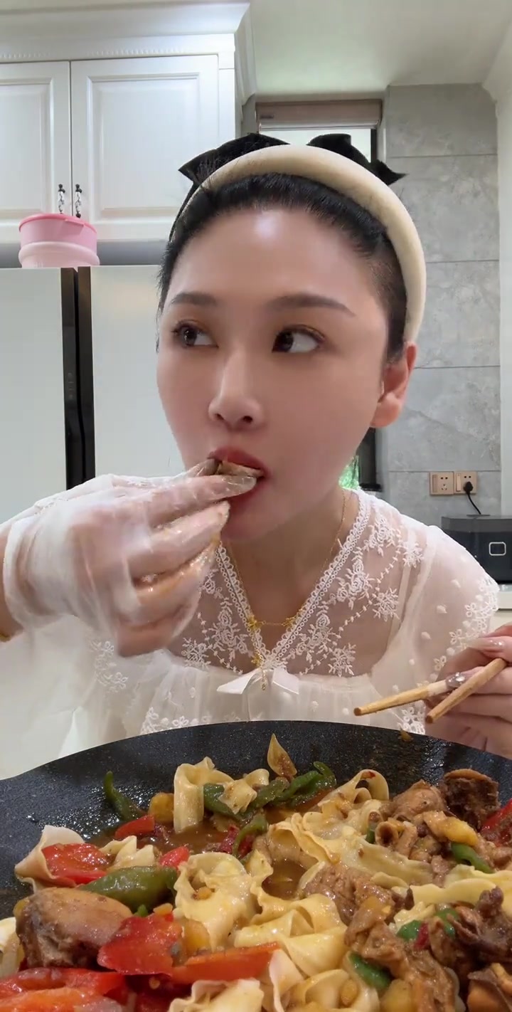 好吃的大盘鸡拌面教程来啦刀削面超筋道