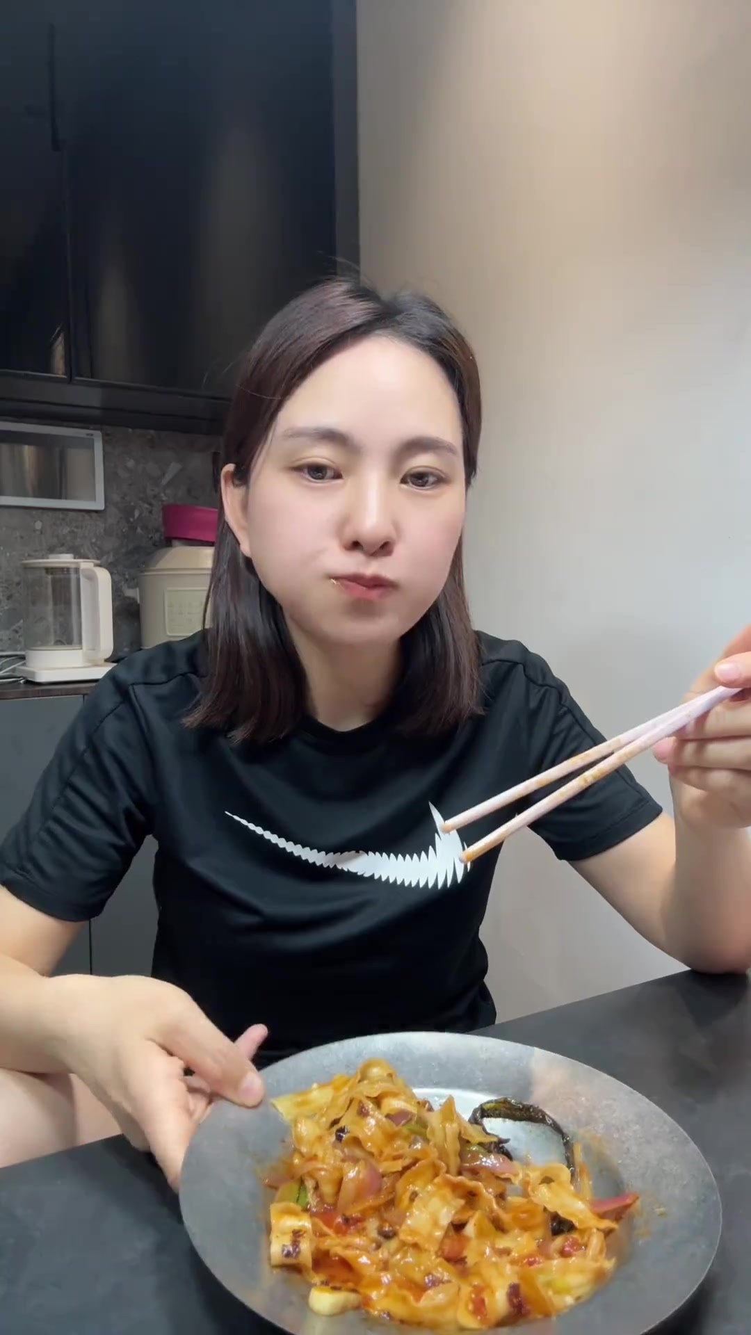 牛肉炒刀削面,酱汁浓郁裹满每根面,快试试