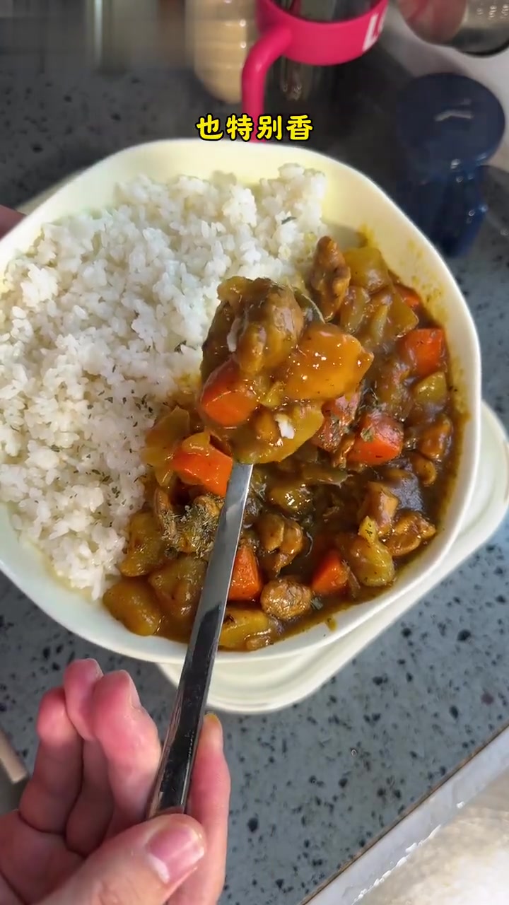夏天想减肥,试试做法简单的咖喱鸡肉饭