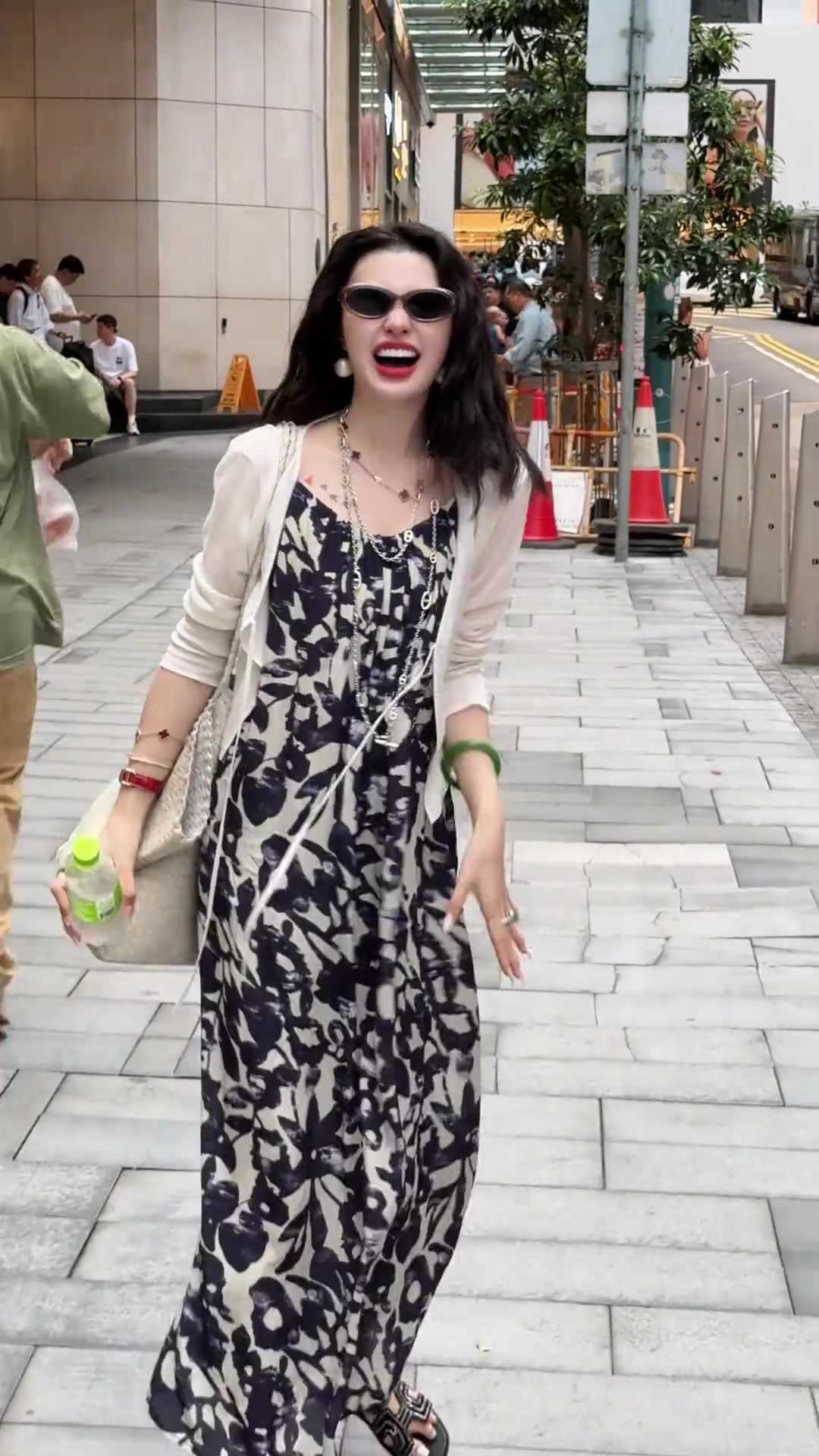 “哇塞居然在香港看到了女明星 穿的好好看啊” 穿搭 气质 ootd 街拍