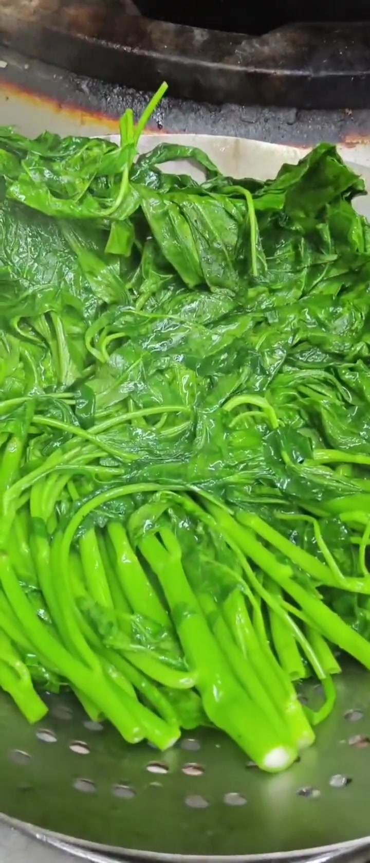 空心菜季，教你炒空心菜不变黑的秘密