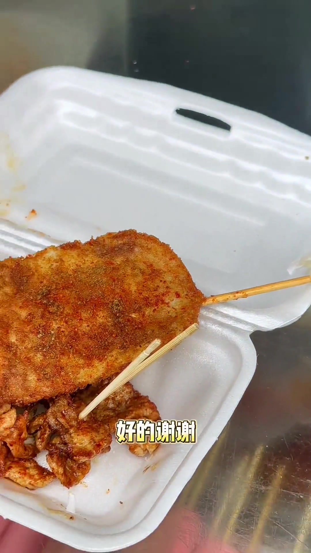 街边小吃三十年老店里脊肉串一元一串嫩嫩的很好吃