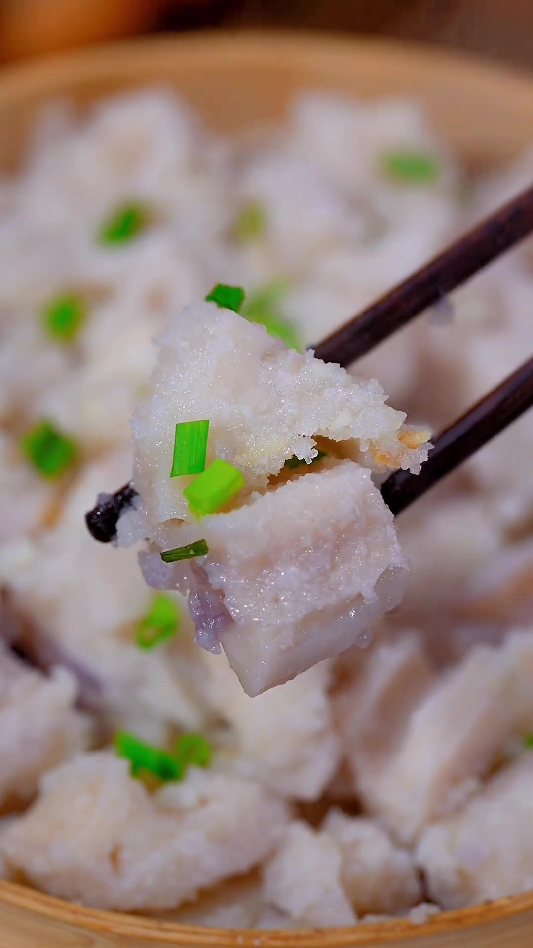 我们湖北天门乃是蒸菜之乡，这道粉蒸莲藕，做法简单，味道却是一流